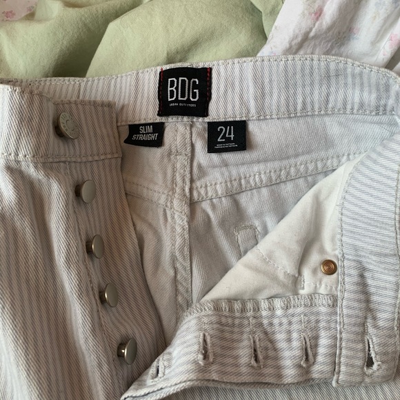 BDG High-Waisted Slim Straight Jean - Picture 2 of 3